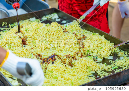 夏祭り　焼きそば 105995680