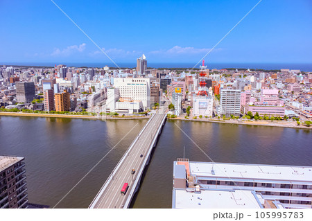 メディアシップより萬代橋を含む西側の風景 新潟市 メディアシップより萬代橋を含む西側の風景 新潟市 105995783