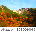 紅葉の山 105999048