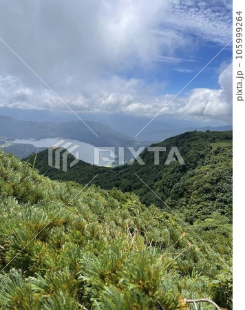 燧ケ岳山頂から望む尾瀬沼 燧ケ岳山頂から望む尾瀬沼 105999264