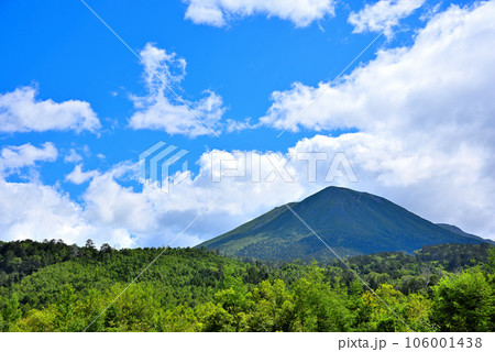 《岐阜県》高山市高根町 夏の青空と御嶽山継子岳 《岐阜県》高山市高根町 夏の青空と御嶽山継子岳 106001438