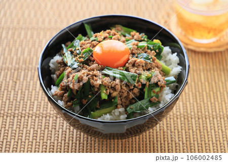 豚ひき肉とニラのスタミナ丼 豚ひき肉とニラのスタミナ丼 106002485