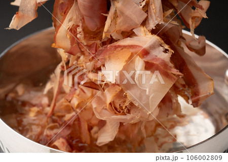 かつおだし 出汁をとる かつおだし 出汁をとる 106002809