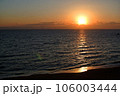 海からのぞく太陽 106003444