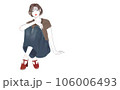 座ってポーズをとっているお洒落な女性（横位置） 106006493