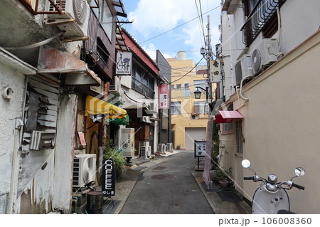 熱海市のレトロな町並み（静岡県熱海市中央町） 106008360