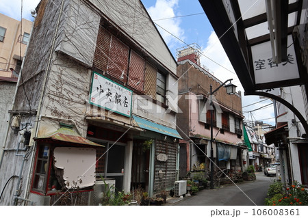 熱海市のレトロな町並み（静岡県熱海市中央町） 106008361