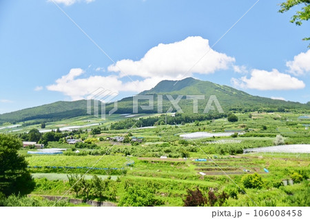 初夏の高井富士と山麓の景色 初夏の高井富士と山麓の景色 106008458