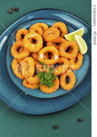 Deep fried squid rings Deep fried squid rings 106009011