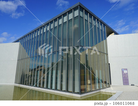 晴れ渡った夏の朝 姫路文学館(兵庫県姫路市) 晴れ渡った夏の朝 姫路文学館(兵庫県姫路市) 106011068