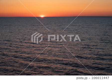 シリヤライン船上からのバルト海の夕陽 106011447
