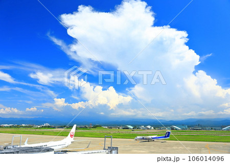 【石川県】晴天の小松空港と小松基地 106014096