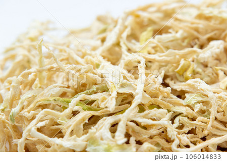 切り干し大根。戻す前の乾燥した状態のアップ。 切り干し大根。戻す前の乾燥した状態のアップ。 106014833