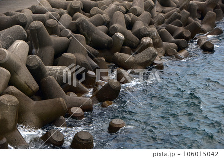海岸の消波ブロック 106015042