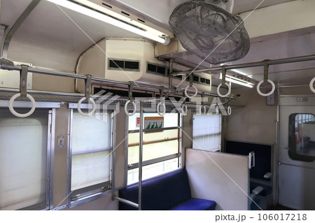 曇り空のJR九州あまくさみすみ線の風景(2022年) 106017218