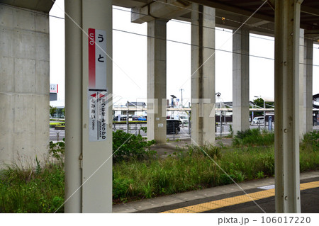 曇り空のJR九州あまくさみすみ線の風景(2022年) 106017220