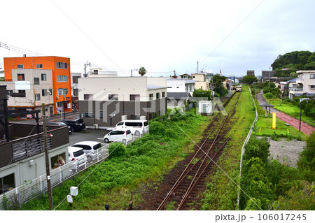 曇り空のJR九州あまくさみすみ線の風景(2022年) 106017245