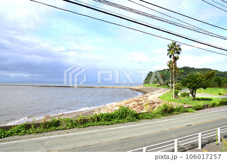 曇り空のJR九州あまくさみすみ線の風景(2022年) 106017257