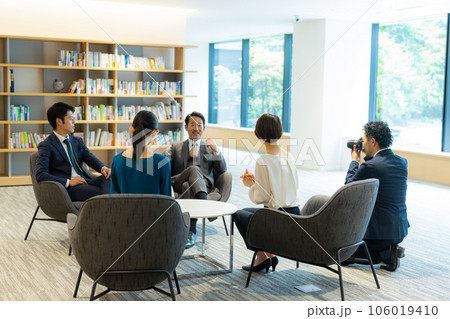 取材 対談 カメラマン 取材 対談 カメラマン 106019410