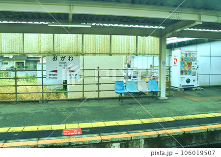 曇り空のJR九州鹿児島本線の八代駅から熊本駅までの風景(2022年) 106019507