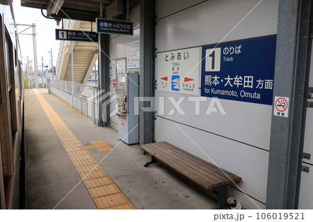 曇り空のJR九州鹿児島本線の八代駅から熊本駅までの風景(2022年) 106019521