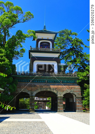 【石川県】晴天の尾山神社神門 【石川県】晴天の尾山神社神門 106020279