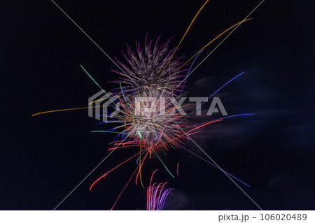 花火 夏の風物詩 106020489