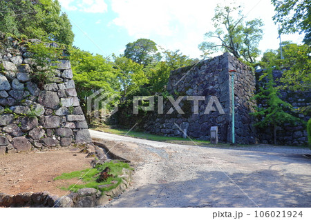 野面積みの石垣が残る松阪城跡(松坂城跡) 野面積みの石垣が残る松阪城跡(松坂城跡) 106021924