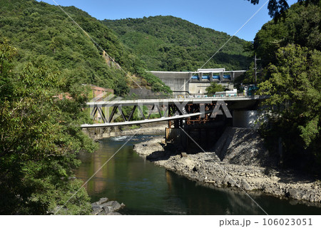 天ケ瀬ダムと白虹橋と宇治川 106023051