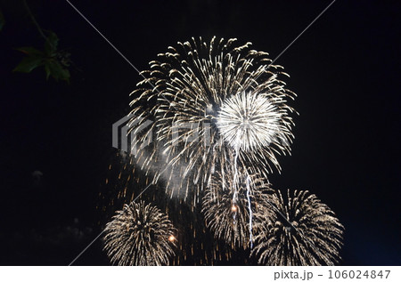 打ち上げ花火 花火大会 夏祭り 打ち上げ花火 花火大会 夏祭り 106024847