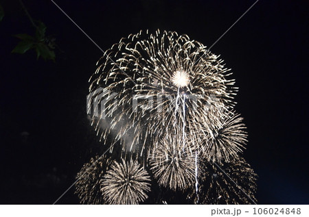 打ち上げ花火 花火大会 夏祭り 打ち上げ花火 花火大会 夏祭り 106024848