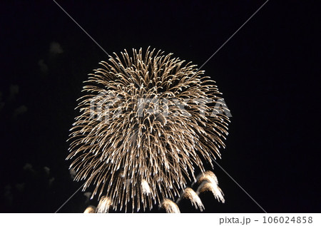 打ち上げ花火 花火大会 夏祭り 打ち上げ花火 花火大会 夏祭り 106024858
