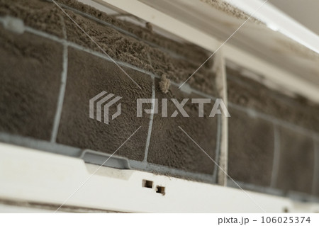 汚れたエアコンのフィルター 106025374
