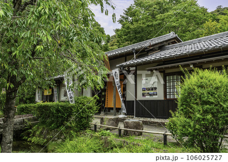 岐阜公園　信長居館発掘案内所　岐阜県岐阜市 106025727