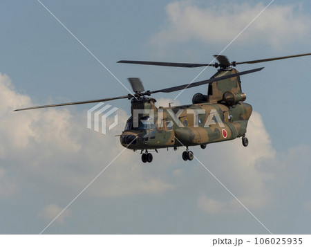 陸上自衛隊の輸送ヘリコプターCH-47JAチヌーク 陸上自衛隊の輸送ヘリコプターCH-47JAチヌーク 106025935