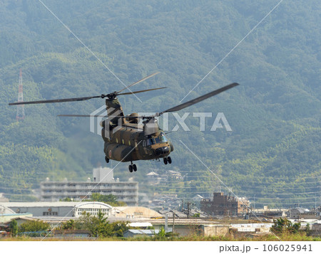 陸上自衛隊の輸送ヘリコプターCH-47JAチヌーク 陸上自衛隊の輸送ヘリコプターCH-47JAチヌーク 106025941