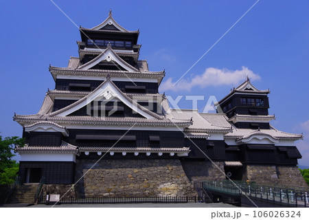 修復を行う熊本城と周辺の風景 修復を行う熊本城と周辺の風景 106026324