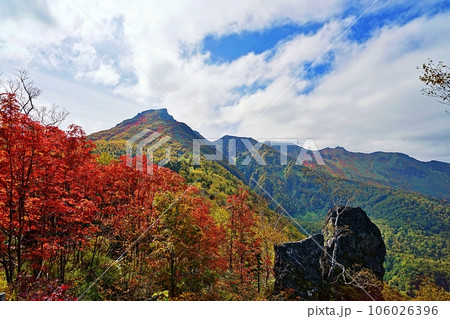 北海道 大雪山系 黒岳の紅葉の風景 106026396