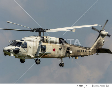 海上自衛隊の哨戒ヘリコプターSH-60K 106026618