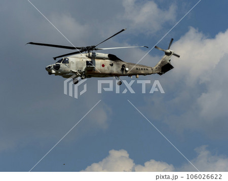海上自衛隊の哨戒ヘリコプターSH-60K 106026622