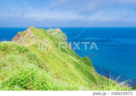 （北海道）神威岬  海へと続く道 106026872