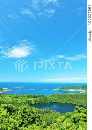 秋田県　青空の男鹿半島　八望台からの展望 106027866