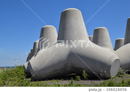 海岸の波消しブロック 海岸の波消しブロック 106028056