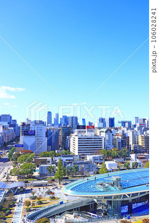 多くの高層ビルが立ち並ぶ名古屋市中心部の風景 106028241