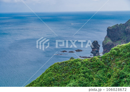 （北海道）夏の神威岬 ・海岸線 106028672