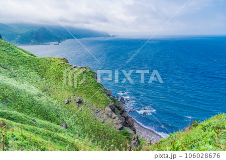 （北海道）夏の神威岬 ・海岸線 106028676
