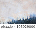 汚れたコンクリートの外壁のグランジ背景 106029000