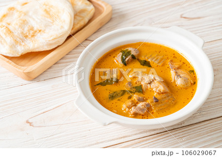 Chicken curry soup with roti Chicken curry soup with roti 106029067