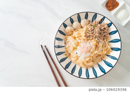 dried spicy noodles with minced pork, meatballs and egg 106029396
