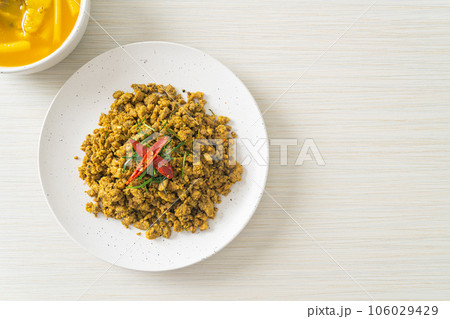 Stir Fried Pork with Yellow Curry Paste Stir Fried Pork with Yellow Curry Paste 106029429